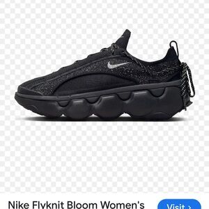 Nike Women's Black Flyknit Bloom Sneakers 9